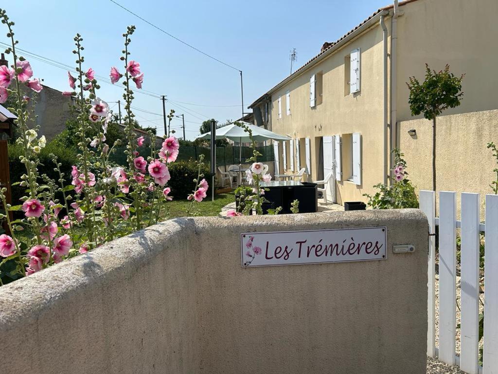 Les Tremieres Villa Le Thou ภายนอก รูปภาพ